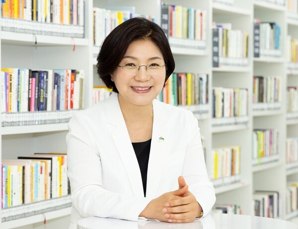 김미경 은평구청장이 은평구가 추진하는 청년정책을 소개하고 있다.