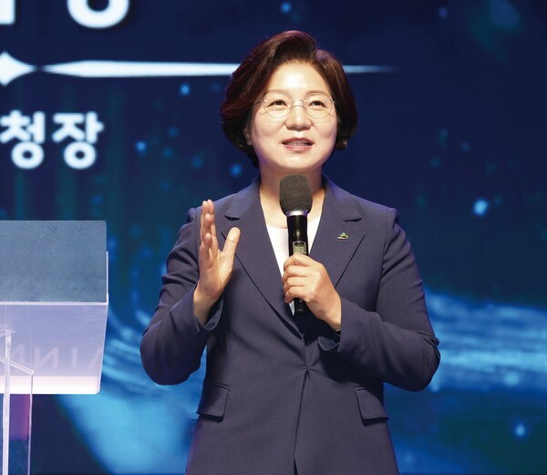 김미경 은평구청장이 내년 예산안에 대해 설명하고 있다.