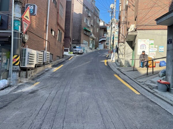 경사지에 설치된 도로열선