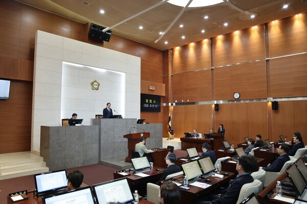 금천구의회(의장 이인식) 제258회 제2차 정례회 첫날인 11월24일, 제1차 본회의가 진행 중이다.