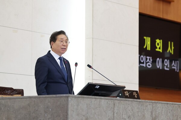 개회사를 전하는 금천구의회 이인식 의장